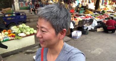溜达找饭辙　编导：卢颖