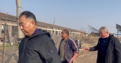 贾希文和王跃胜回亲和中学