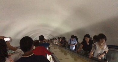 朝鲜地铁200米深　编导：卢颖