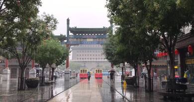 雨中的前门大街　编导：郭昕炜