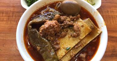 开车300公里只为一碗面　编导：卢颖