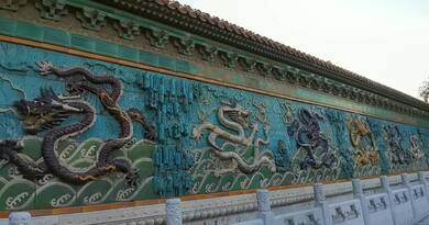 故宫九龙壁上真有一块木头吗？　编导：成婷婷